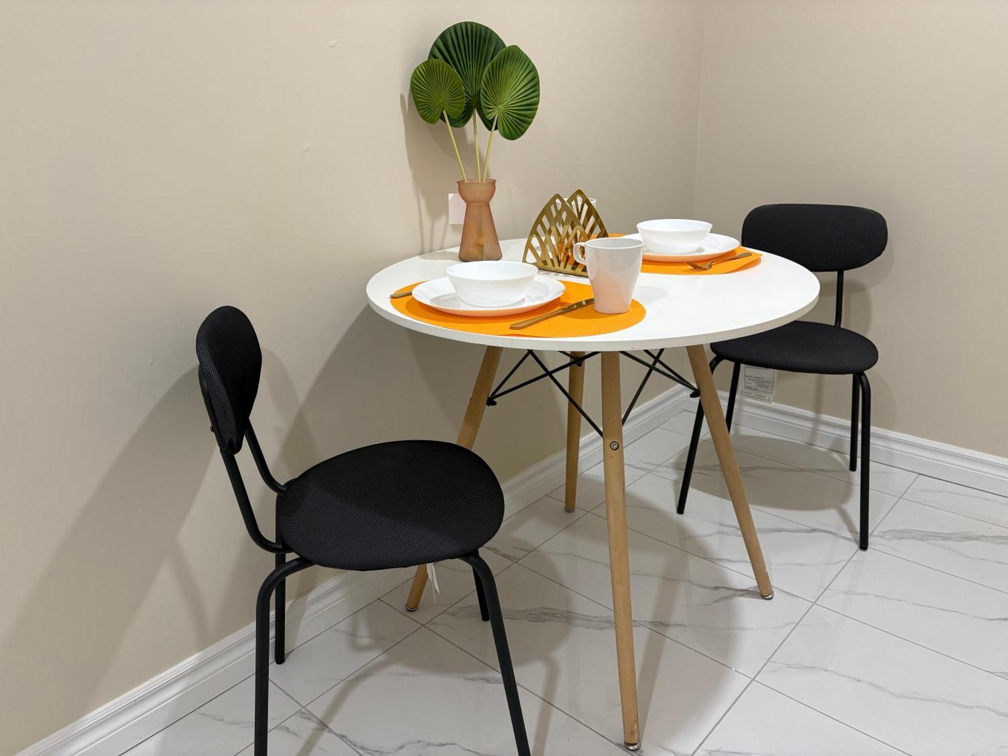 House - Near Rogers Stadium Homestay Toronto