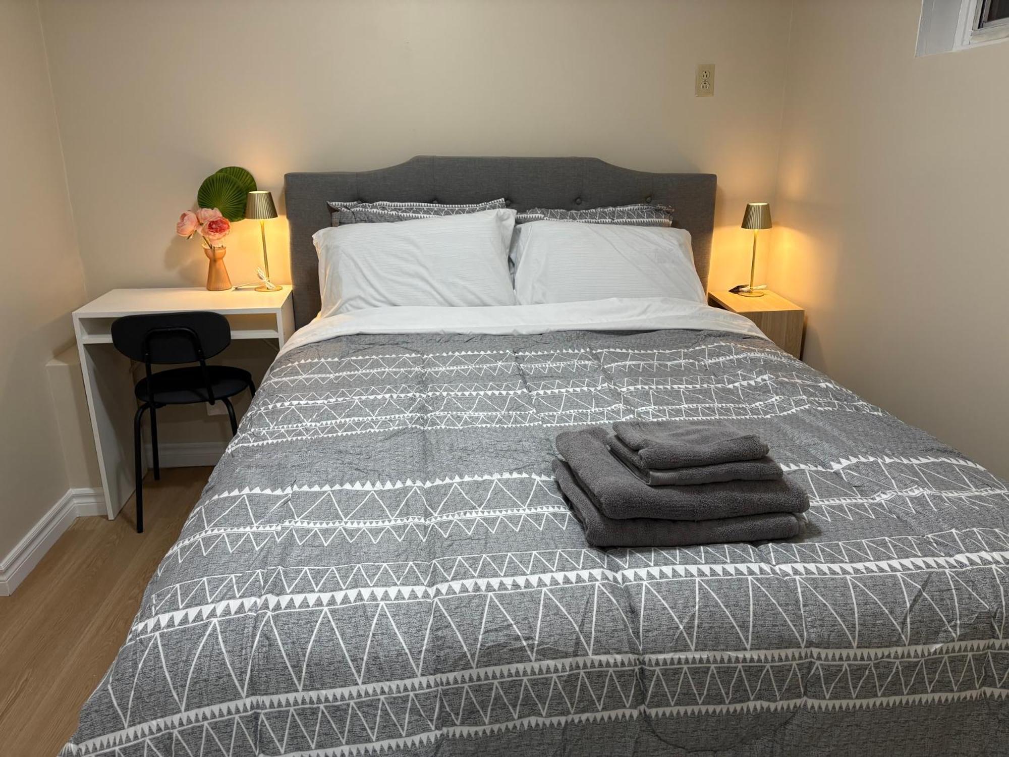 Homestay House - Near Rogers Stadium *