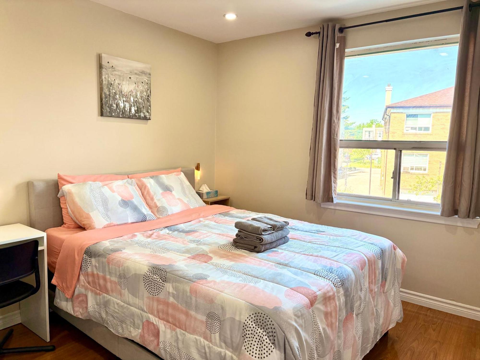 Homestay House - Near Rogers Stadium *