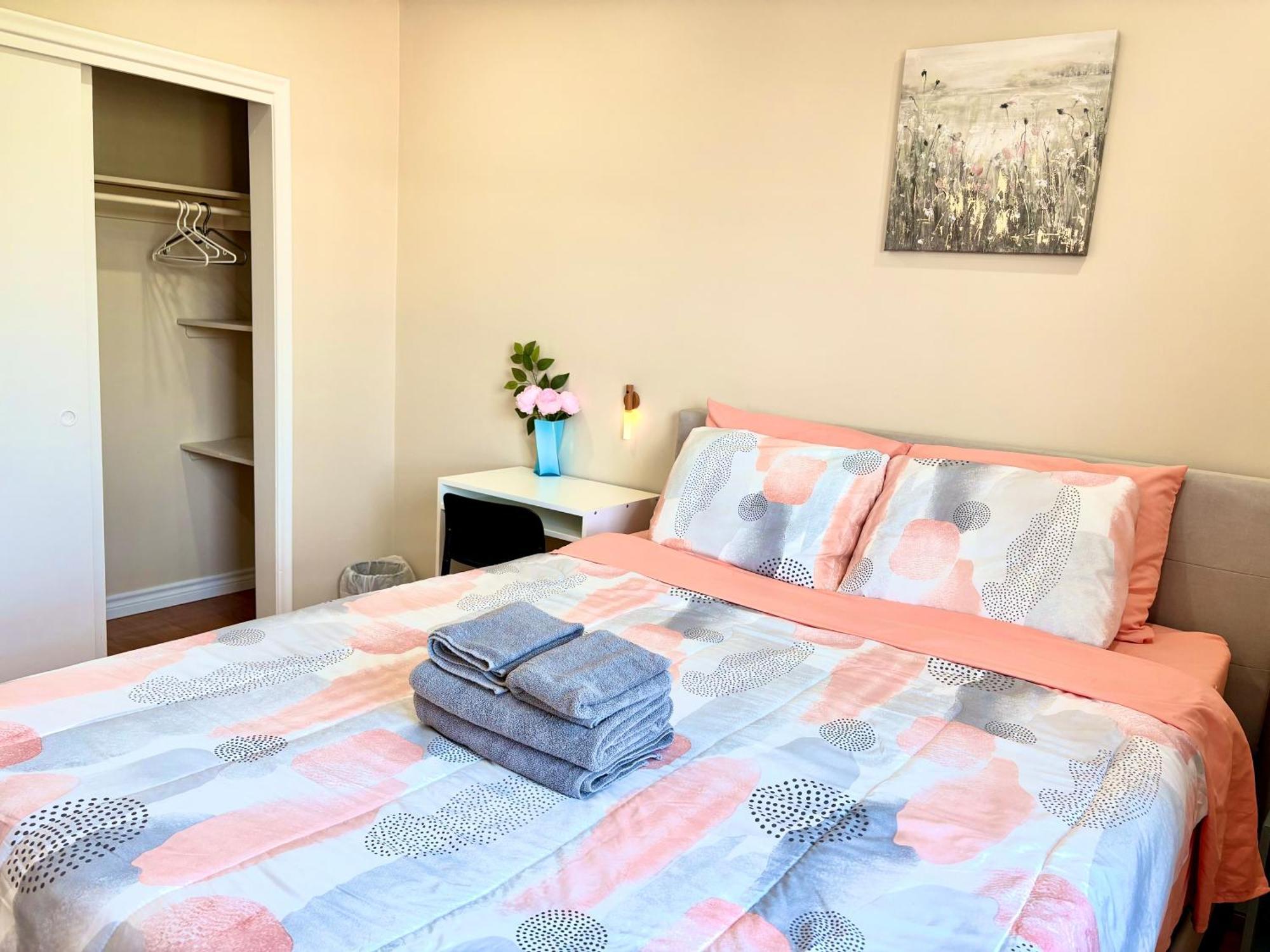 Homestay House - Near Rogers Stadium